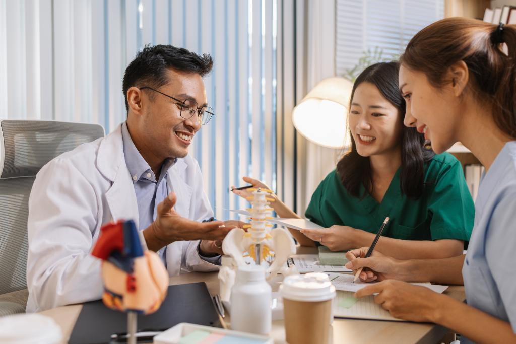 Dental Consultant vs. Dental Coach- Which Does Your Practice Need?